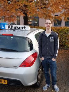Tim Donselaar geslaagd voor zijn Autorijbewijs bij Autorijschool Klinkert Zeist