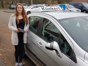 Tamara boekestein is geslaagd voor haar autorijbewijs bij autorijschool klinkert zeist
