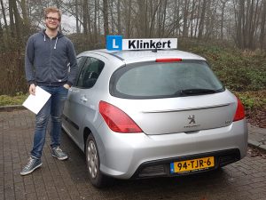 Iwan van der Laan geslaagd voor zijn autorijbewijs bij Autorijschool Klinkert Zeist