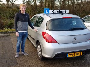Xander Potter heeft zijn autorijbewijs gehaald bij Autorijschool Klinkert Zeist