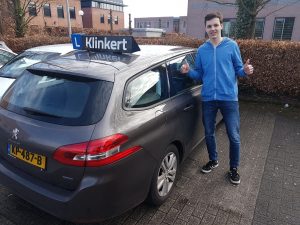 Christiaan Dalhuisen is geslaagd voor zijn autorijbewijs bij Autorijschool Klinkert Zeist !!!!!