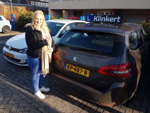 Kayleigh van Doorn is geslaagd voor haar autorijbewijs bij Autorijschool Klinkert Zeist !!!!!