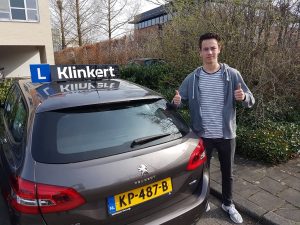 Lars Borgen is geslaagd voor zijn autorijbewijs bij Autorijschool Klinkert Zeist !!!!!!