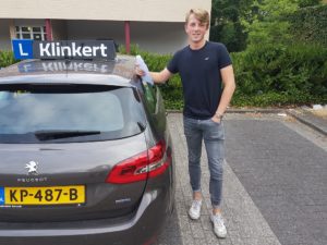 Lasse Evekink is geslaagd voor zijn autorijbewijs bij Autorijschool Klinkert Zeist !!!!!!