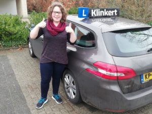 Angelique-van-den-Berg-is-in-1-keer-geslaagd-voor-haar-autorijbewijs-bij-Autorijschool-Klinkert-Zeist