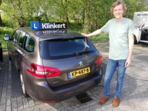 Yorben-Lodema-is-geslaagd-voor-zijn-autorijbewijs-bij-Autorijschool-Klinkert-Zeist
