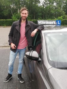 Maikel-Bolderdijk-is-geslaagd-voor-zijn-autorijbewijs-bij-Autorijschool-Klinkert-Zeist