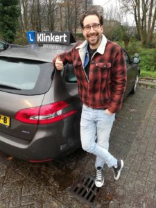 Thom Smeets is in 1 keer geslaagd voor zijn autorijbewijs bij Autorijschool Klinkert Zeist