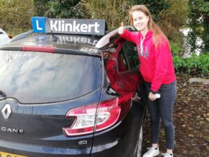 Anne-Hendrickx-is-vandaag-in-1-keer-geslaagd-voor-haar-autorijbewijs-bij-Autorijschool-Klinkert-Zeist
