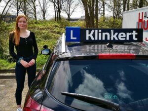 Anna Verhoef is geslaagd voor haar autorijbewijs bij Autorijschool Klinkert Zeist !!!!!