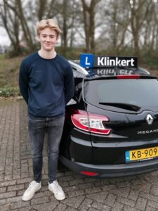 Tristan Moningka uit Zeist is geslaagd voor zijn Autorijbewijs bij Autorijschool Klinkert Zeist !!!!!!!