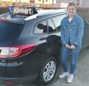 Ilse-van-Grondelle-is-geslaagd-voor-haar-autorijbewijs-bij-Autorijschool-Klinkert-Zeist