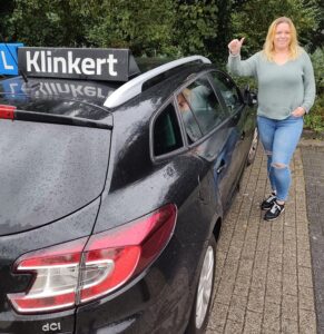 Marije van Kolfschoten is geslaagd voor haar autorijbewijs bij Autorijschool Klinkert Zeist!!!!