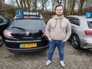 Julius Koele is geslaagd voor zijn Autorijbewijs bij Autorijschool Klinkert Zeist !!!!!!!