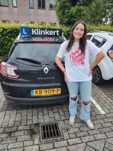 Sarah de Munnik is in 1 keer geslaagd voor haar Autorijbewijs bij Autorijschool Klinkert Zeist !!!!!!!