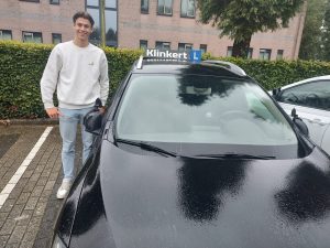 Nees van der Hurk is vandaag geslaagd voor zijn Autorijbewijs bij Autorijschool Klinkert Zeist !!!!!!!