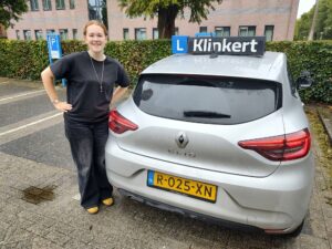 Naomi van Nes is vandaag geslaagd voor haar Autorijbewijs bij Autorijschool Klinkert Zeist