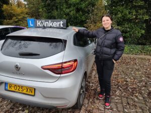 Lindsey Bakker is in 1 keer geslaagd voor haar Autorijbewijs bij Autorijschool Klinkert Zeist !!!!!!!