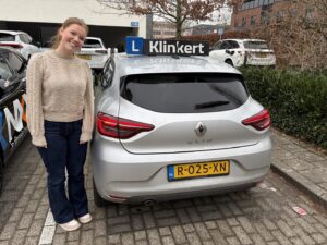 Lotte van Veldhuijzen is in 1 keer geslaagd voor haar autorijbewijs bij Autorijschool Klinkert Zeist 