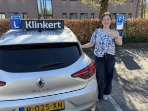 Sara B is in 1 keer geslaagd voor haar Autorijbewijs bij Autorijschool Klinkert Zeist