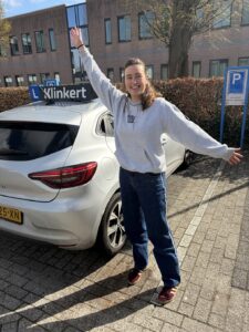 Lisa Timmermans is vandaag geslaagd voor haar Autorijbewijs bij Autorijschool Klinkert Zeist
